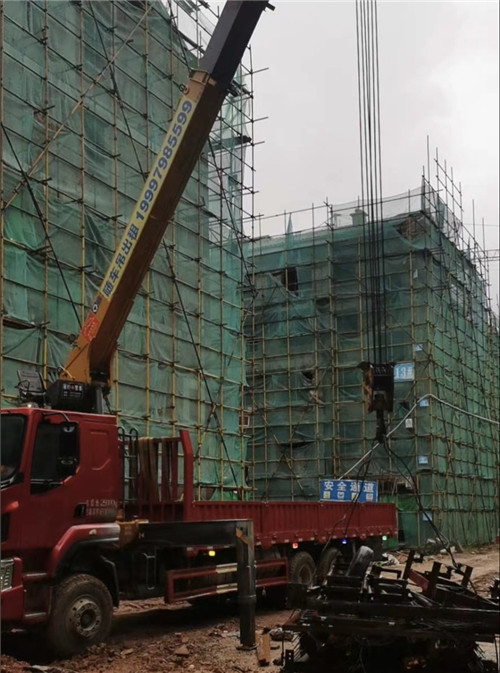 呼和浩特市“慢工细活”—— 吊车的 “微动控制” 技术