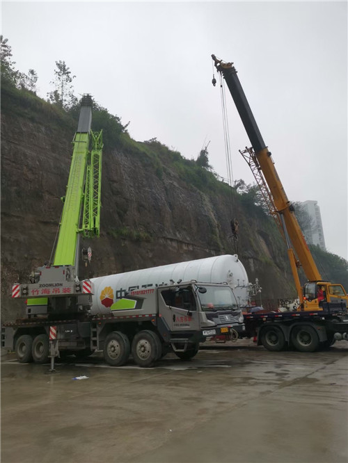 呼和浩特市“不怕风雨冻”—— 吊车的 “恶劣环境适应” 技术